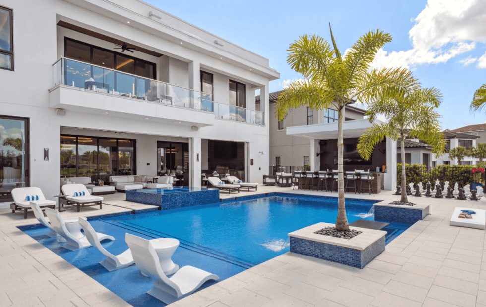 Custom Pool Builder in Central Florida | Luxury Pool Design