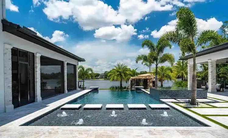 Southern Pool Designs custom spillover spa and water features