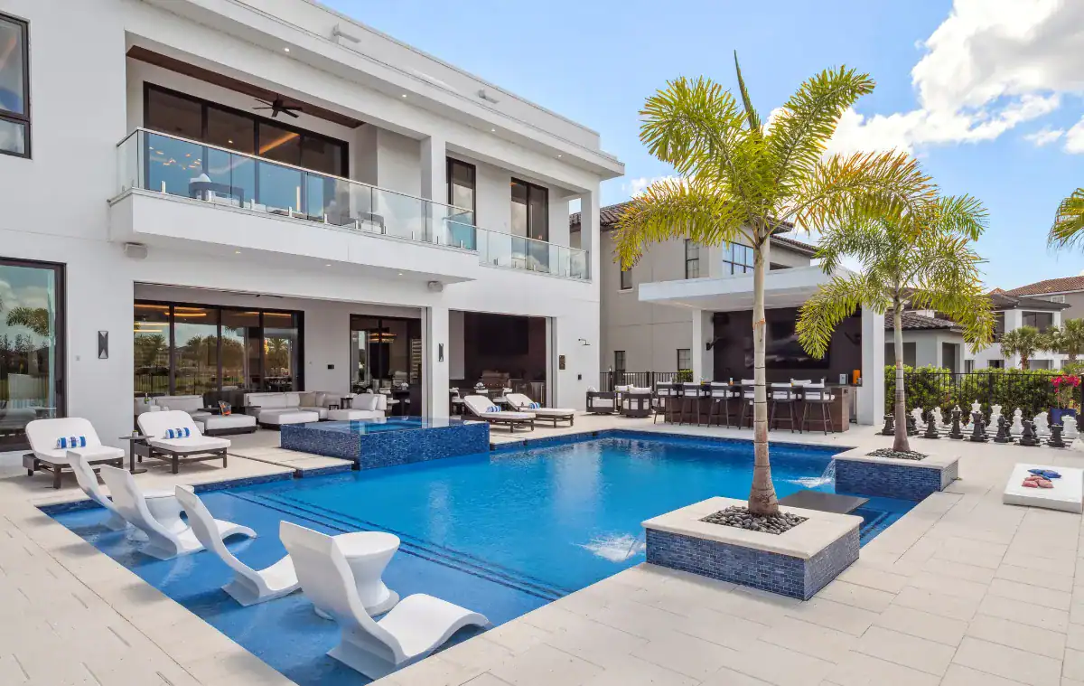 Luxury pool design and construction by Southern Pool Designs